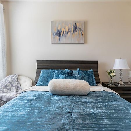 Luxury Bedroom With Private Bath Hampton Exterior foto