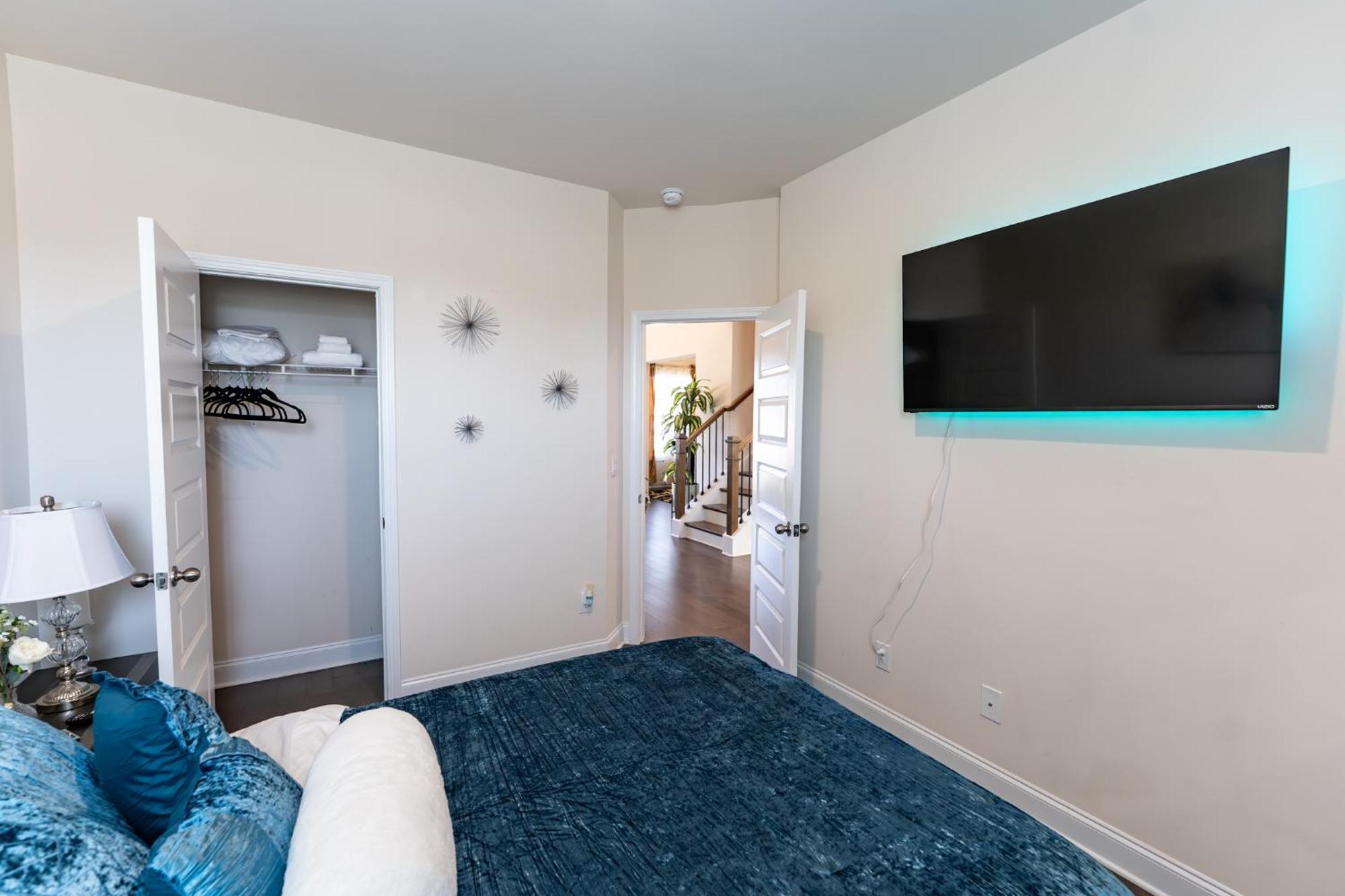 Luxury Bedroom With Private Bath Hampton Exterior foto